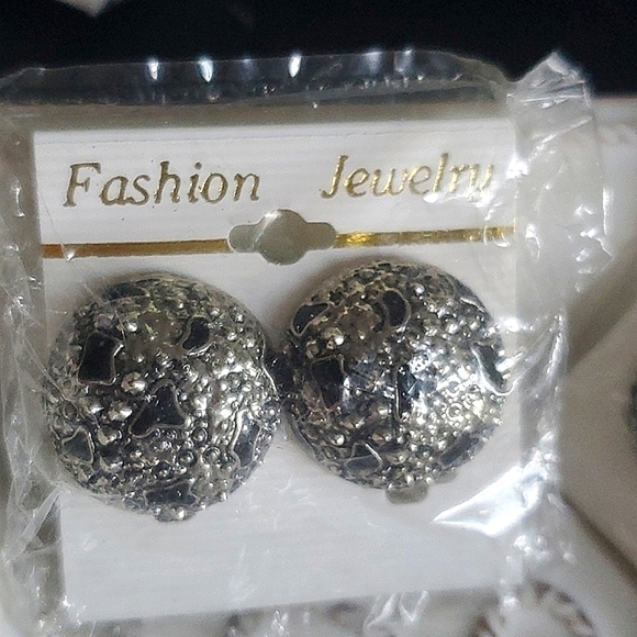 Fashion Jewelry 4 clip on earrings for $20 - Picture 2 of 7